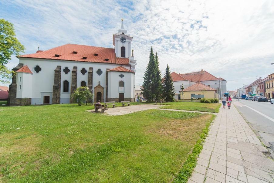Pension U Kostela Cesky Brod Exterior photo