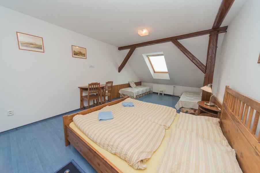 Pension U Kostela Cesky Brod Exterior photo
