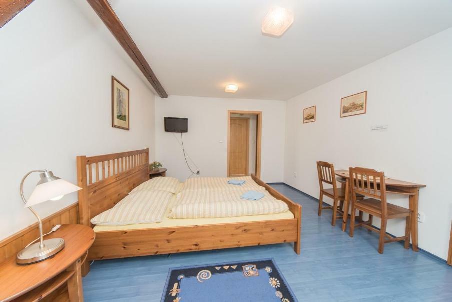 Pension U Kostela Cesky Brod Exterior photo