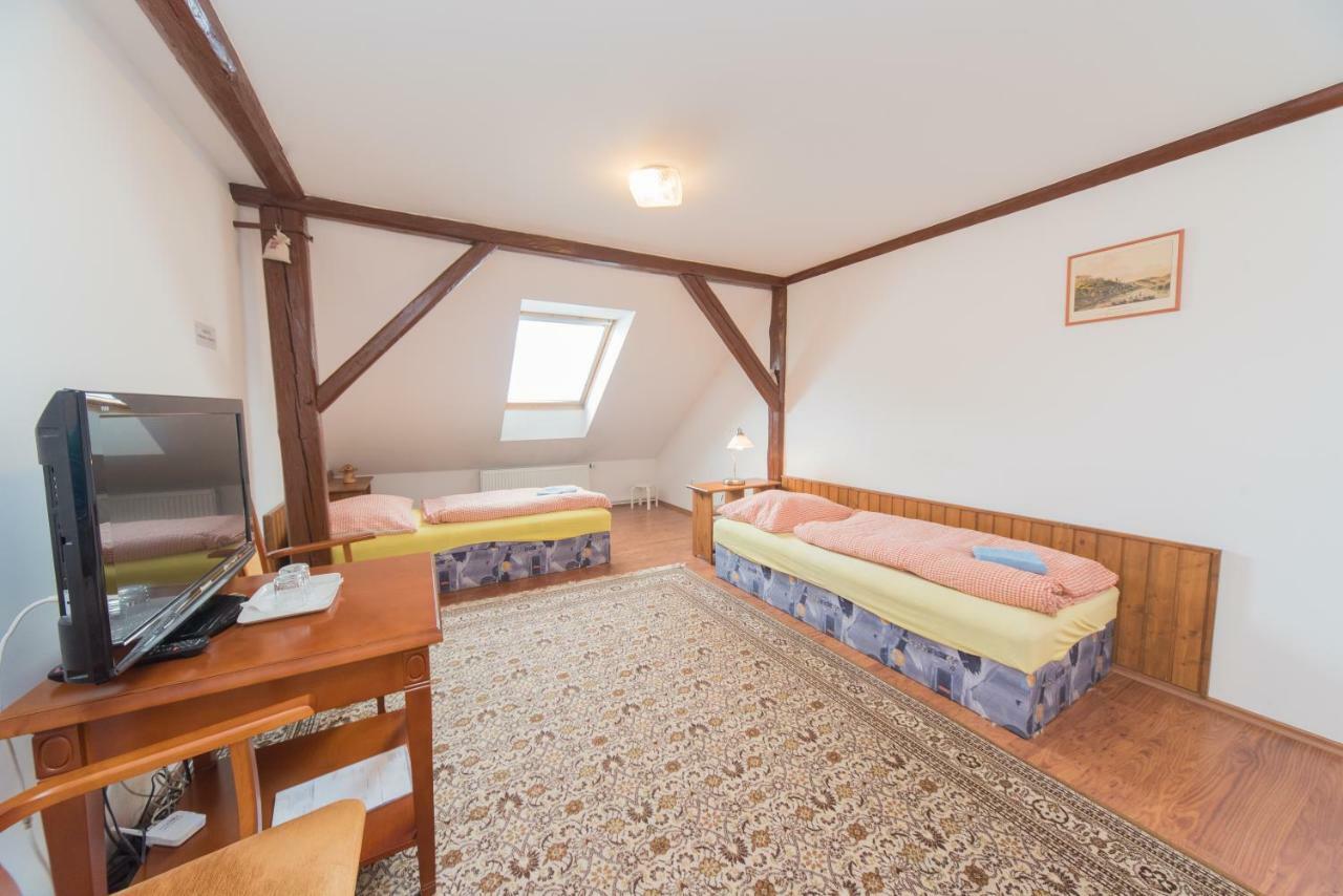 Pension U Kostela Cesky Brod Exterior photo