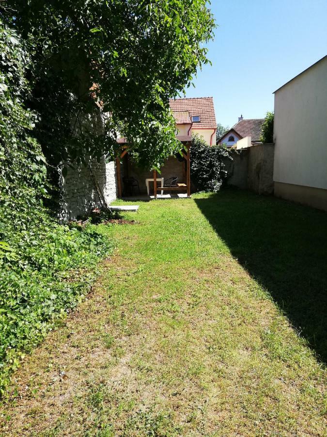 Pension U Kostela Cesky Brod Exterior photo