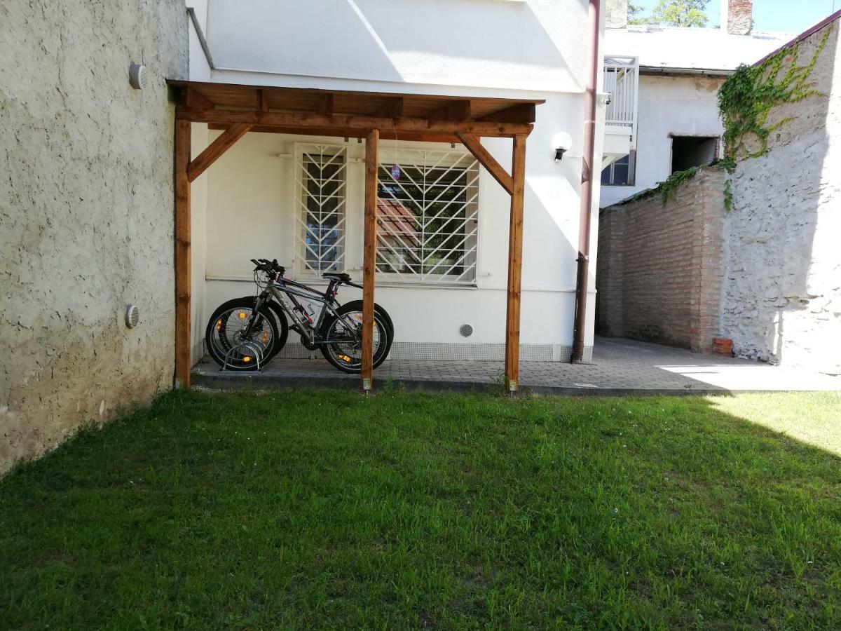 Pension U Kostela Cesky Brod Exterior photo